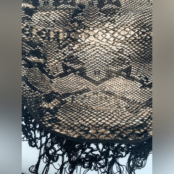 🚨Coco Bianca Animal Print Snack Print Poncho Shawl Wrap - Picture 7 of 8